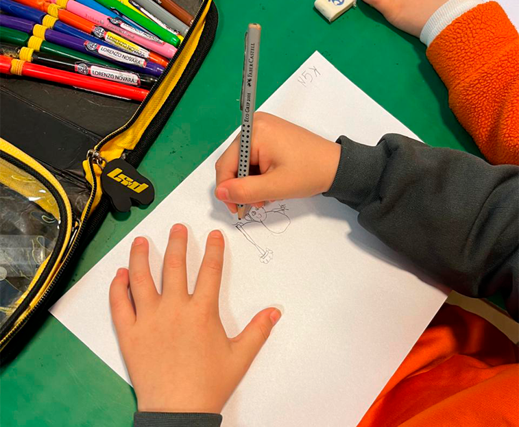 La creatividad de los peques es pasada a papel para que asi puedan imaginarse el final de las historias